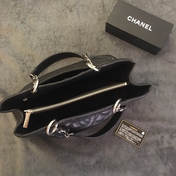 Chanel Quilted Grand Caviar Shopping Tote - Picture 4 of 4